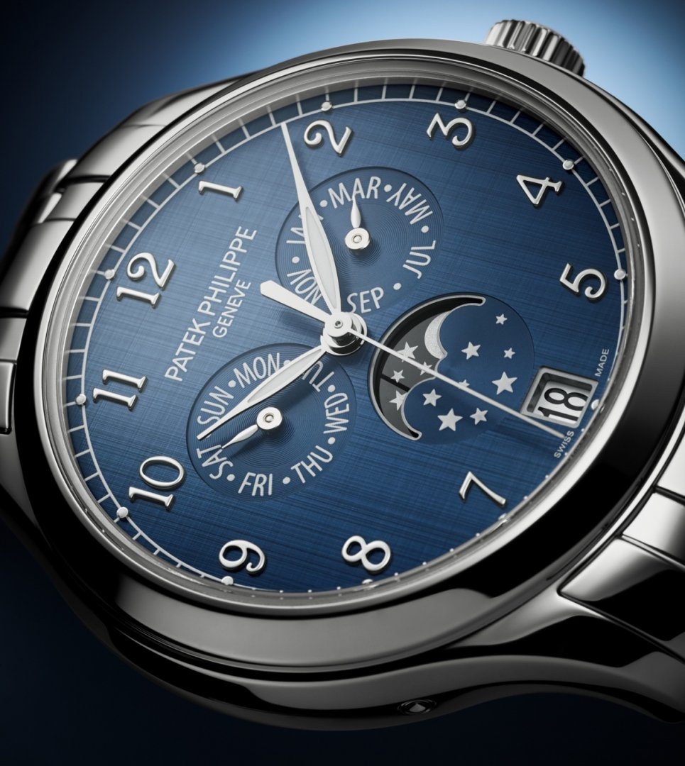 Watches &amp; Wonders 2021: Patek Philippe 4947 Annual General Blue December 2021 Calendar
